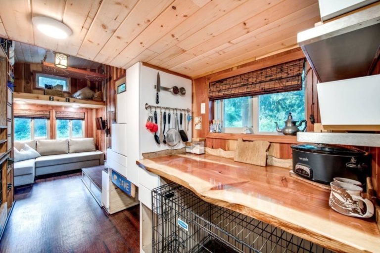 Crafting Cozy Spaces: The Manufacturing Process of Tiny House Construction