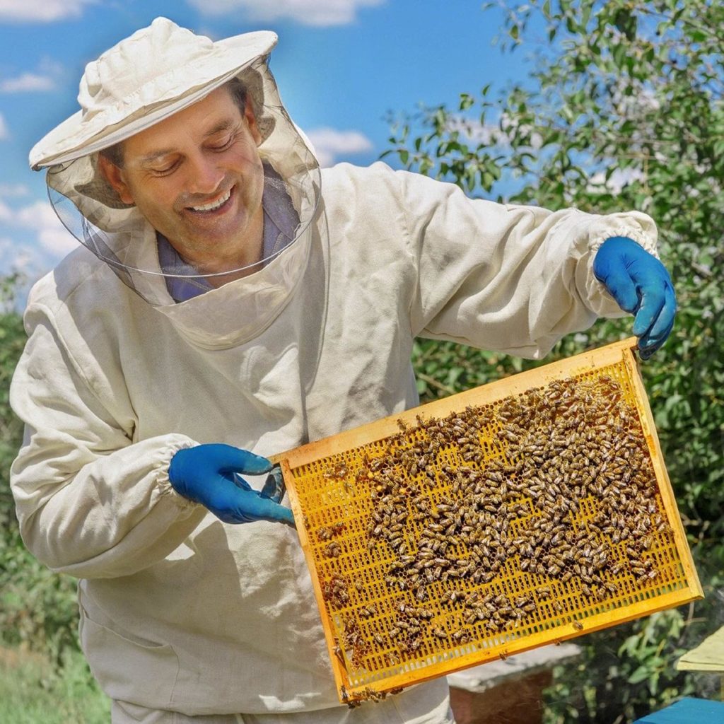 Homegrown Honey: Beekeeping for Sweet Rewards in Off-Grid Living
