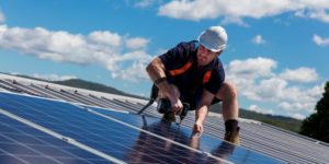 Navigating Off-Grid Solar Projects: Working Effectively with Solar Contractors and Installers
