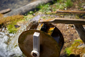 The Benefits and Challenges of Utilizing Creek or River Water for Off-Grid Living