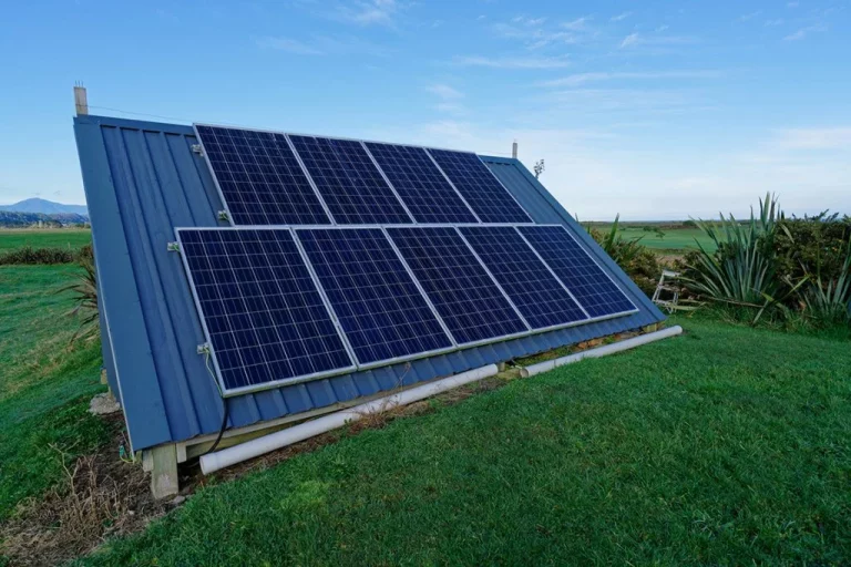Unleashing the Sun: Solar Panels and Their Role in Off-Grid Living